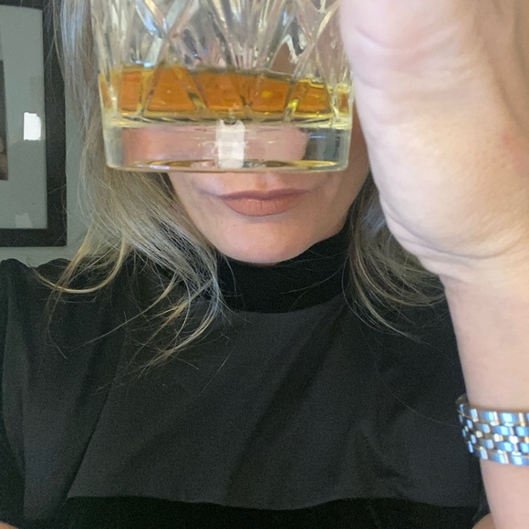 Meet Your Posher ! Ellie 👠 VintagePalms561 - Picture 3 of 3